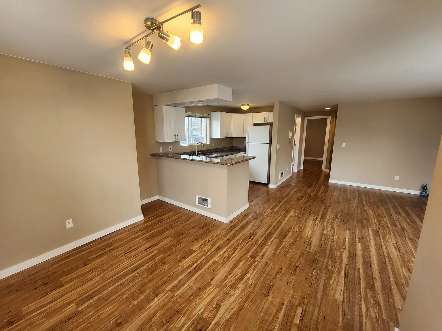 1 bed, 670 sqft, $1,600 — Photo 2