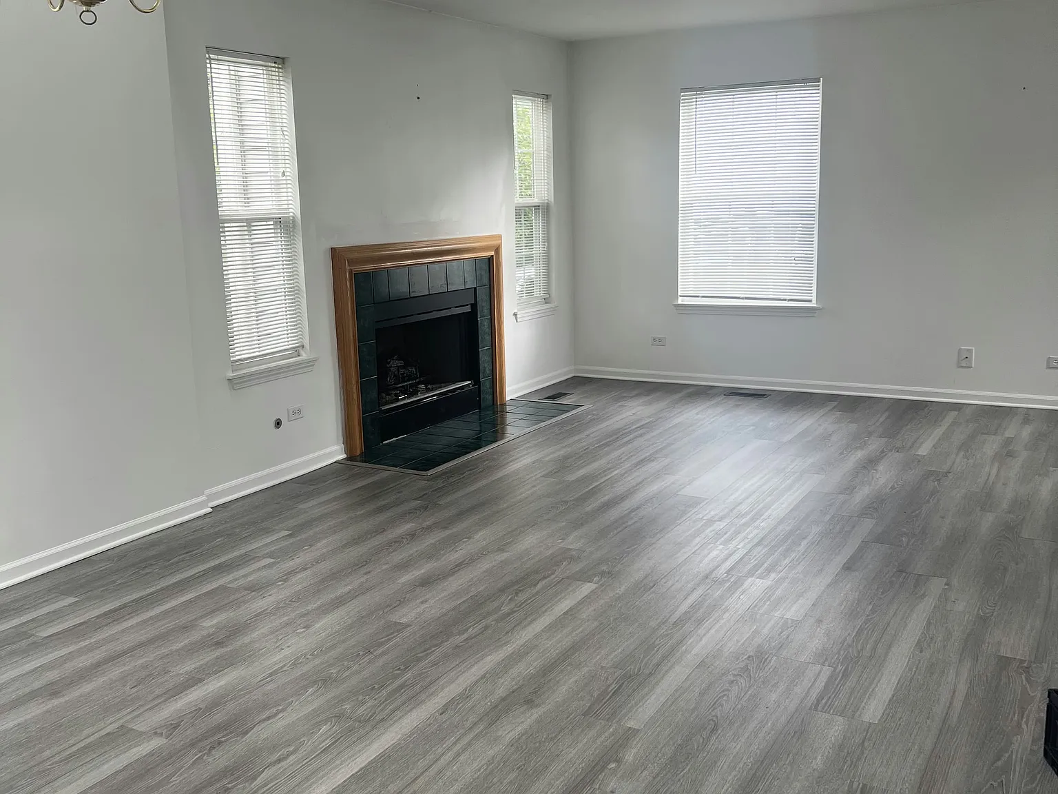 2 bed, 1300 sqft, $2,200 — Photo 3