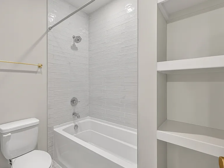 1810 Owen St — Photo 21