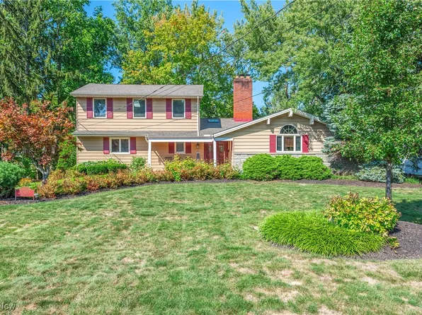 30400 Crestview Dr, Bay Village, OH 44140