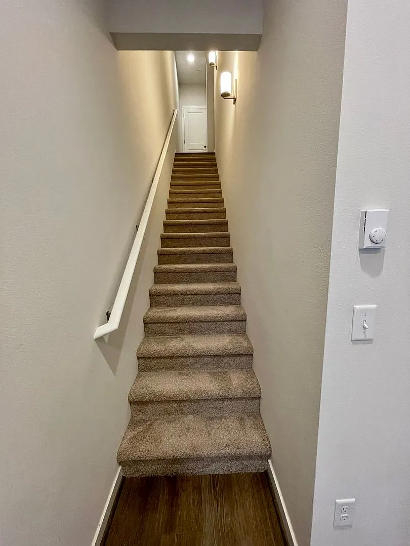 Like-New Beardslee Townhouse... — Photo 3