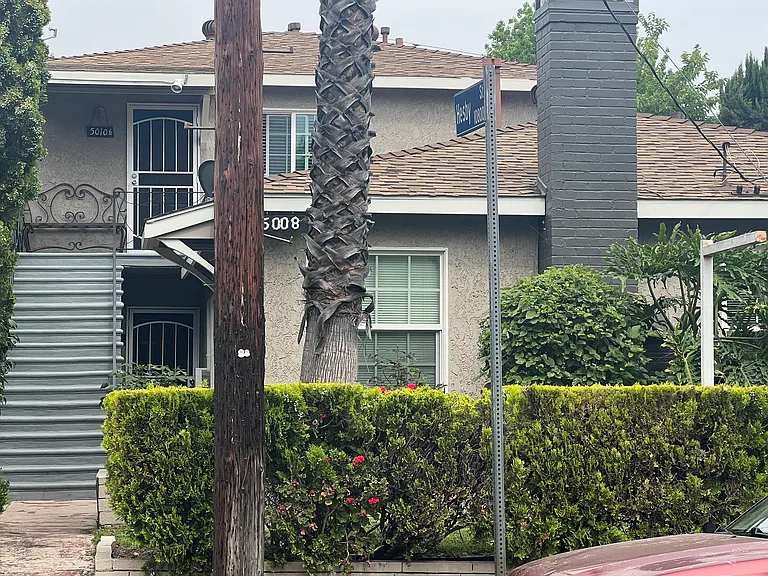 5010 Riverton Ave — Photo 2