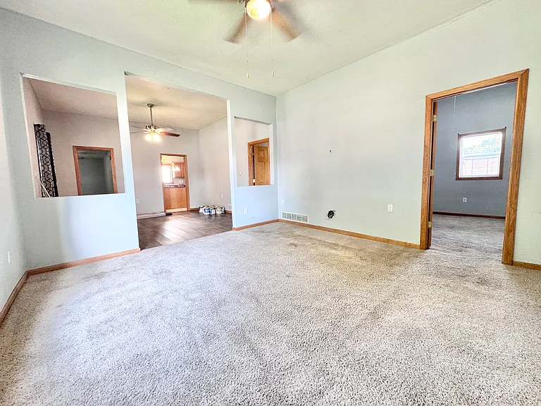 406 E Main St — Photo 13