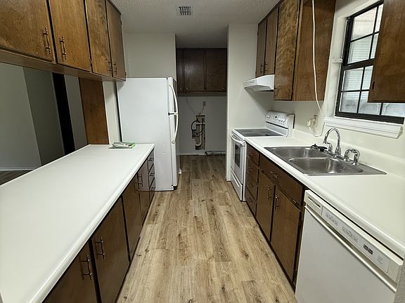 4th image of 45 Cedar Ave