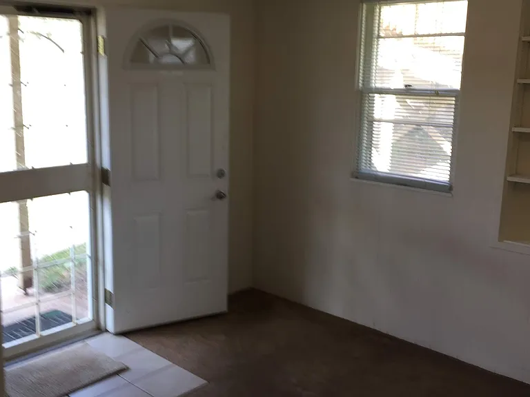 115 N Park St #5 — Photo 3