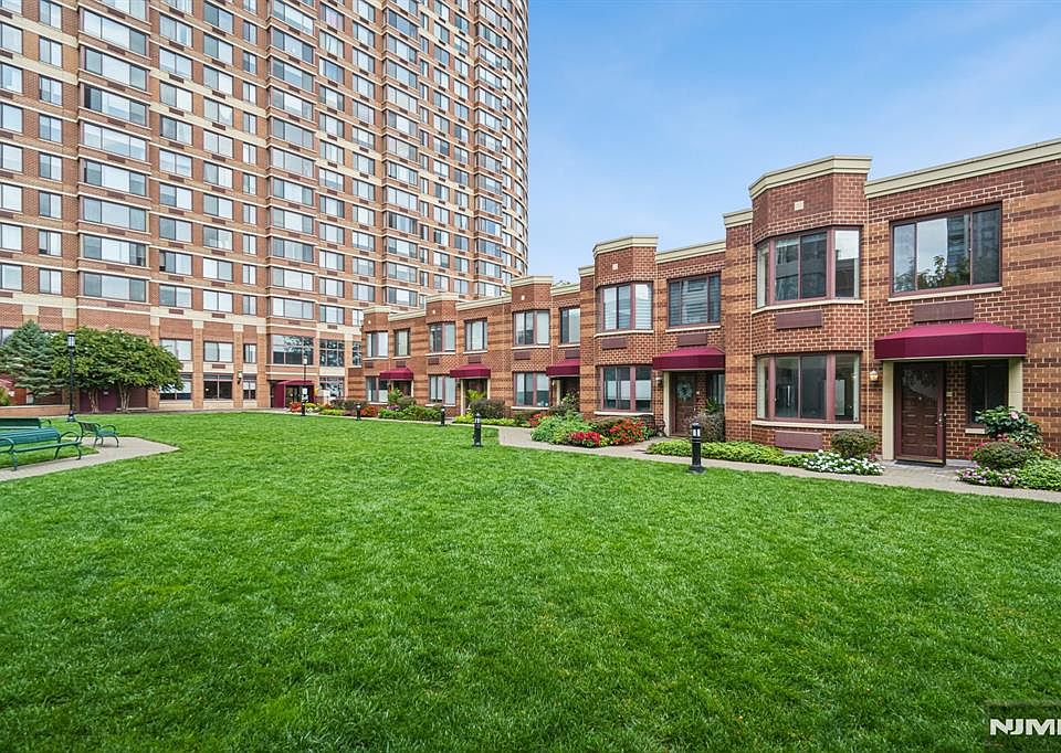 1st image of 100 Old Palisade Rd APT Pl16