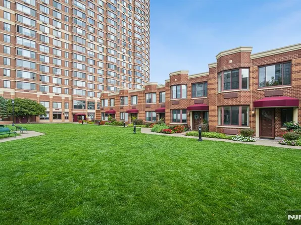 100 Old Palisade Rd APT Pl16, Fort Lee, NJ 07024