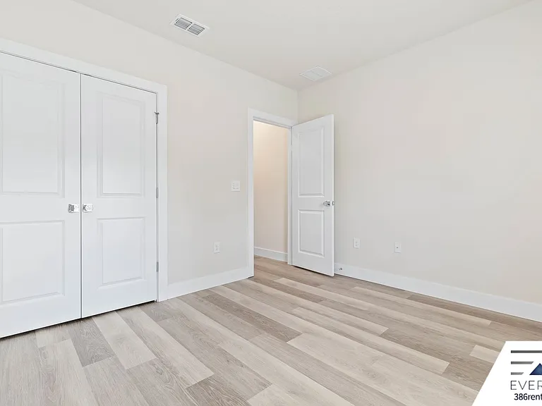 71 Point Of Woods Dr — Photo 24