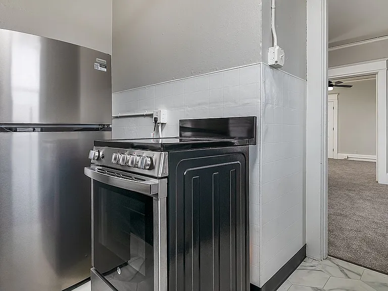 Elegant Renovation! HUGE 1 Bed 1 Bath Available Now! — Photo 28