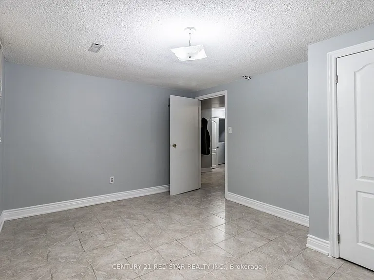 440 Rutherford Rd N — Photo 19