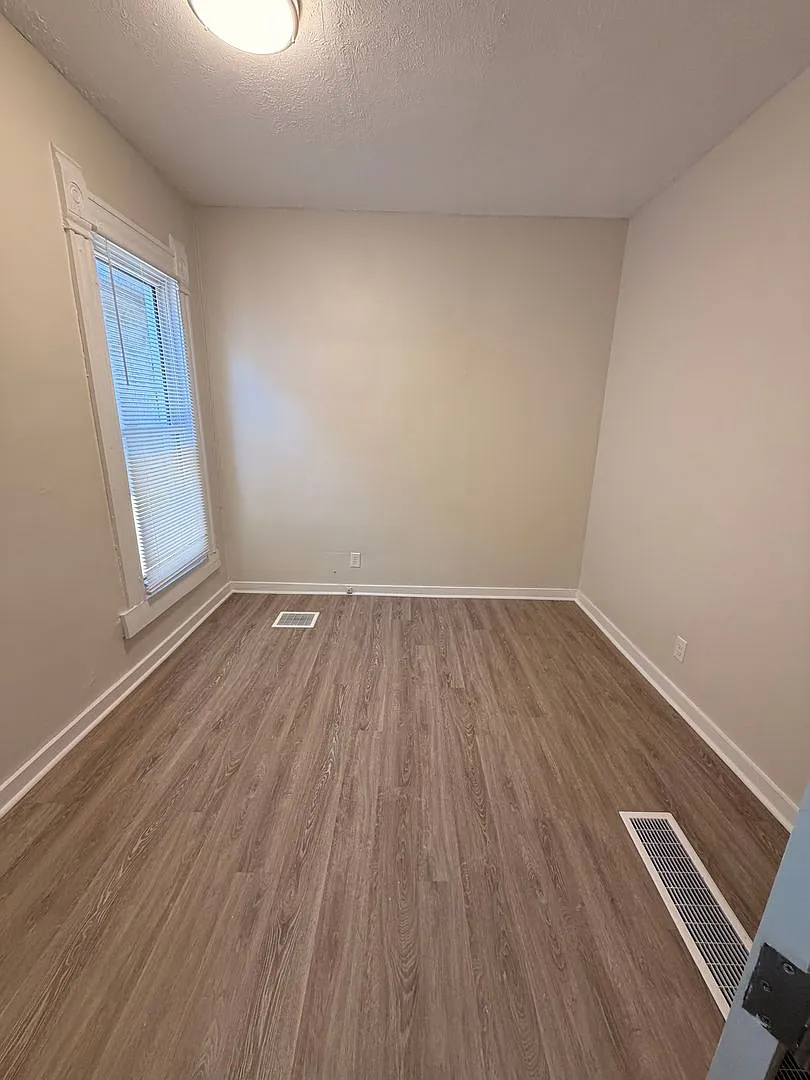 Completely Updated!! 2 Bed/1 Bath Close To Wexner Medical Center! — Photo 4