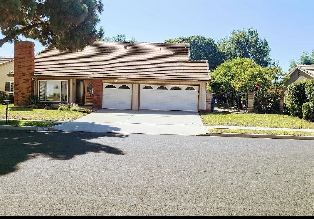 4 bed, 2402 sqft, $5,000 — Photo 1