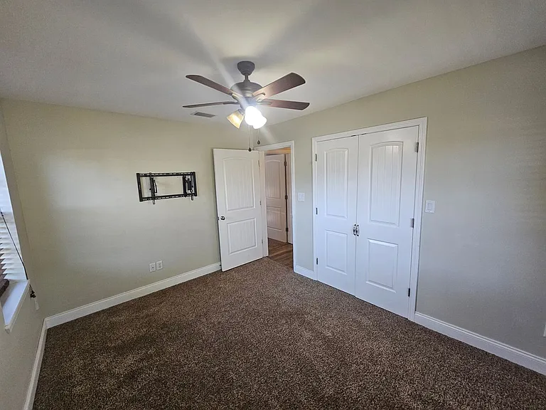 106 N Macarthur Ave — Photo 15