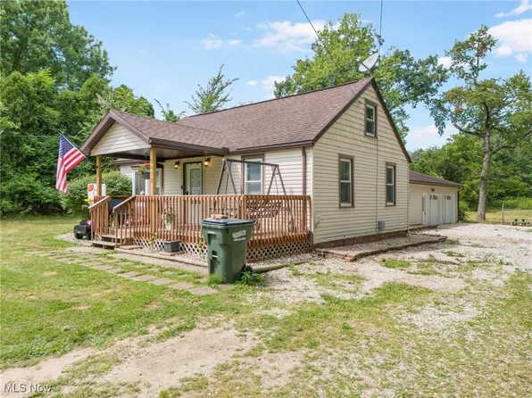 5813 Brinker St SW, Navarre, OH 44662