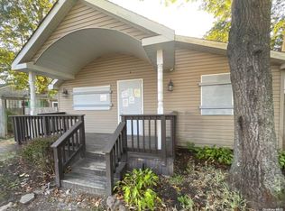 14 Holbrook St, Patchogue, NY 11772