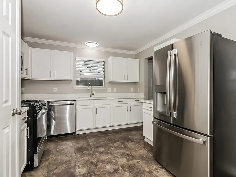 3615 Rolling Springs Ln — Photo 8