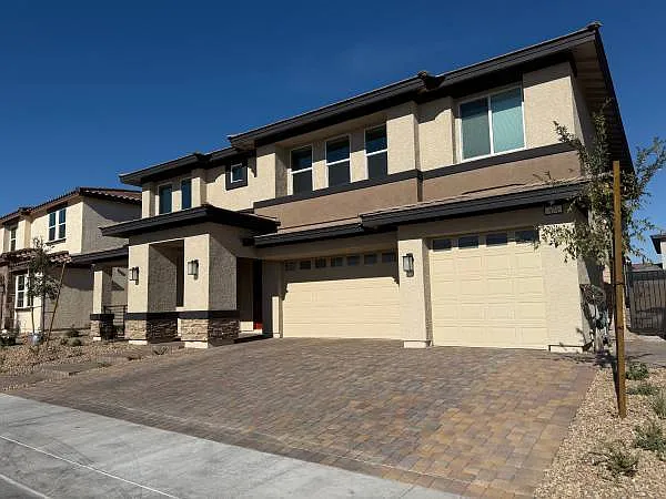 6 bed, 4425 sqft, $925 — Photo 2