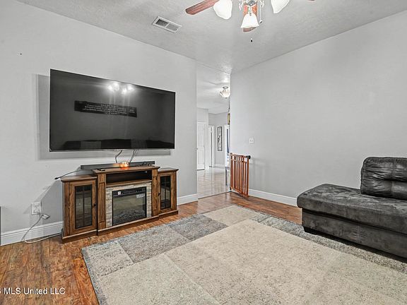 3rd image of 18 Jub Hickman Rd