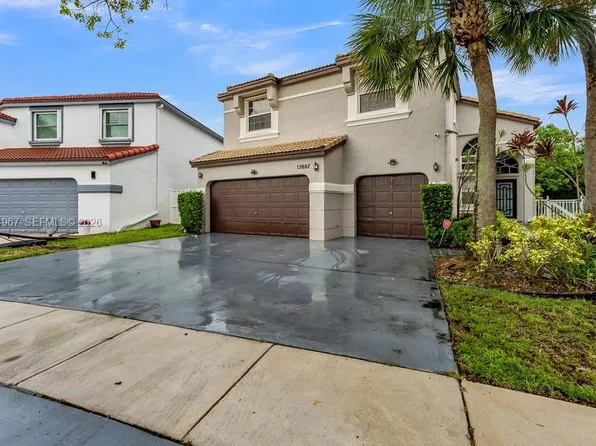 15887 NW 11th St, Pembroke Pines, FL 33028