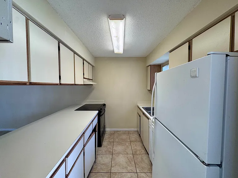 704 Riverside Dr — Photo 6