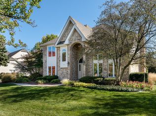 23W305 Hampton Cir, Naperville, IL 60540