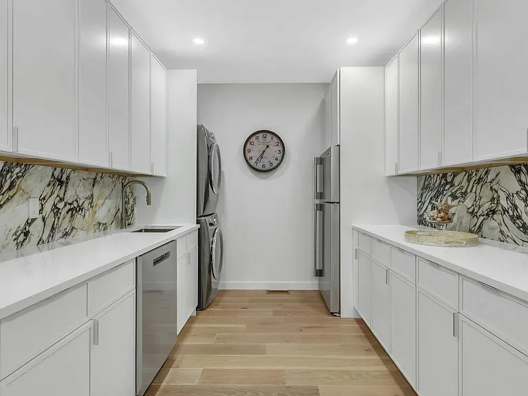 10 Hampton St — Photo 11