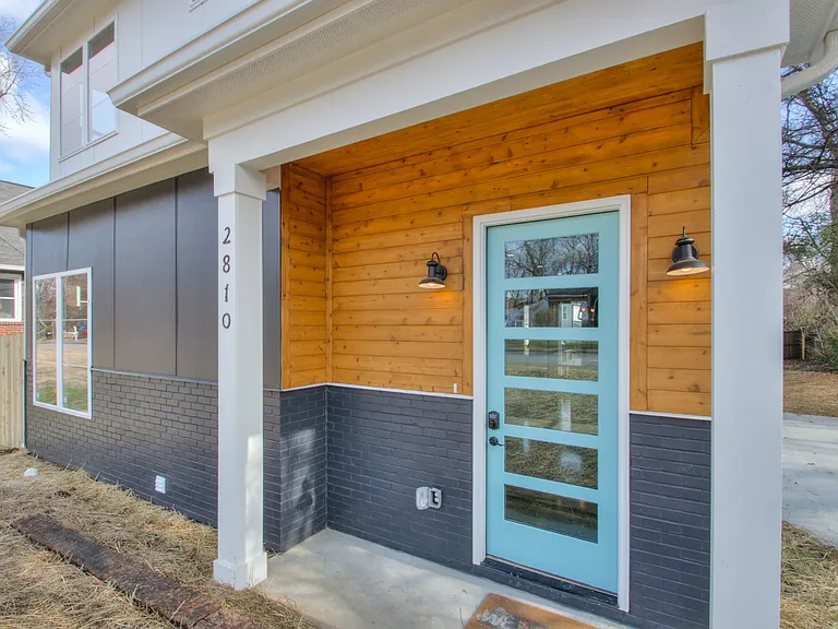 2810 Gear St — Photo 37