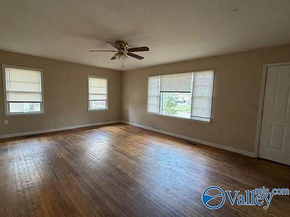 4th image of 1209 11th Ave SE