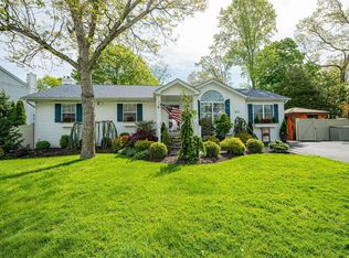 83 Campbell Ln, East Islip, NY 11730