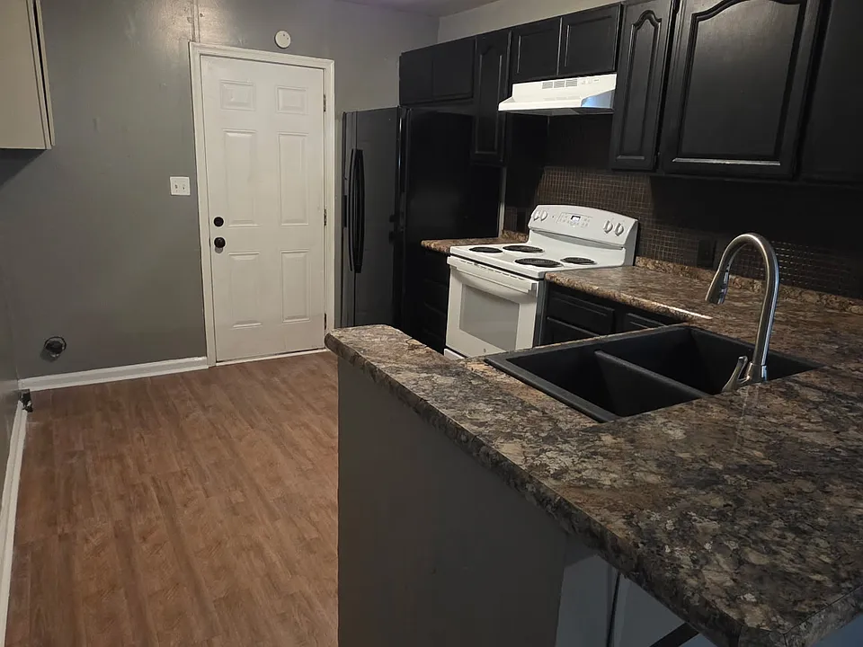 2407 West Ave