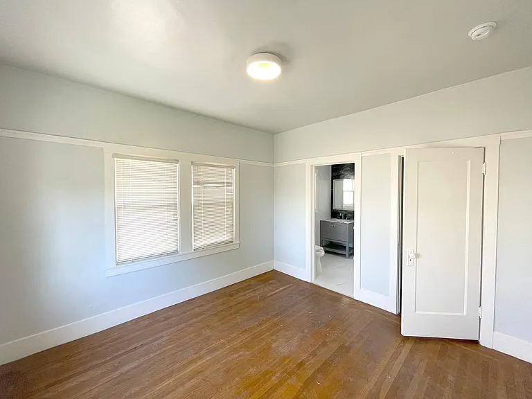 341 42nd St #2 — Photo 8