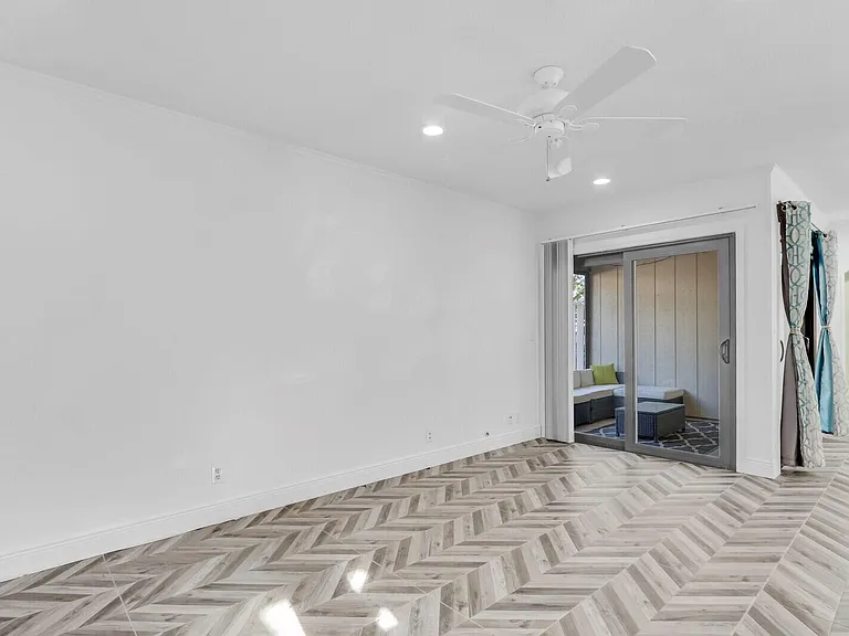 113 Sherwood Cir #25B — Photo 3