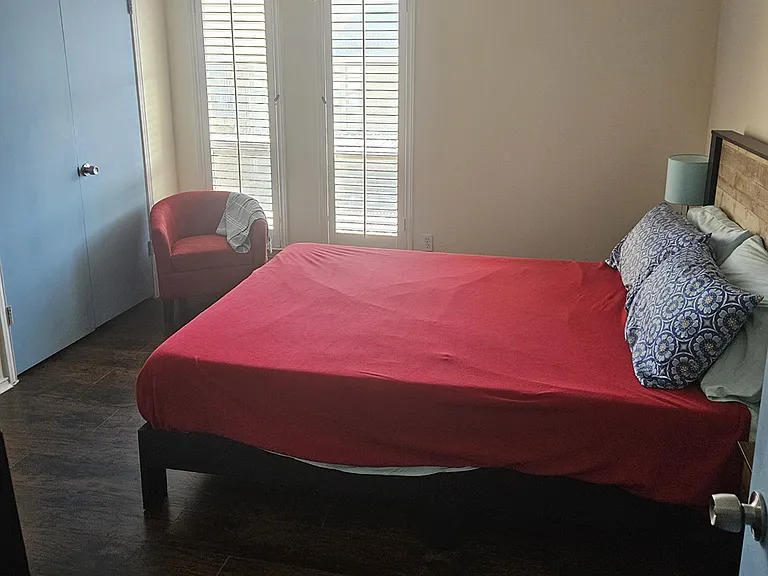 Sandhurst Ln — Photo 24