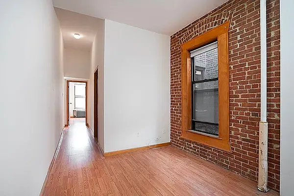 Rented by Waldstar Real Estate LLC | media 13