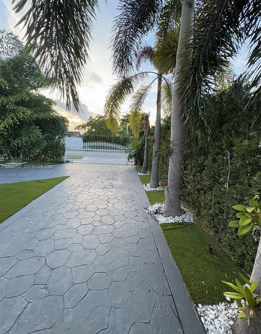 1 bed, 1.0 bath, $1,400 — Photo 4