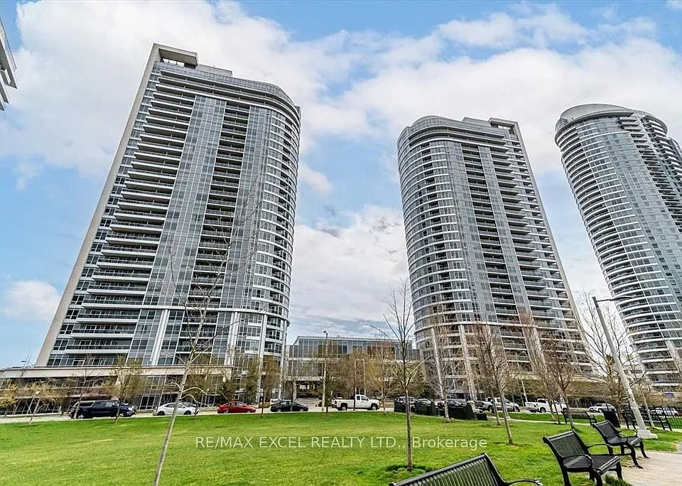 151 Village Green Sq #1806