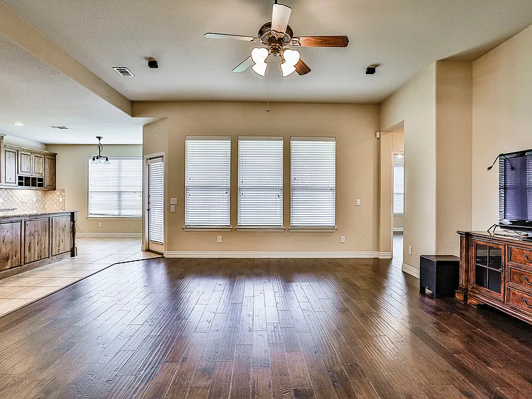 223 Aspen Ln — Photo 6