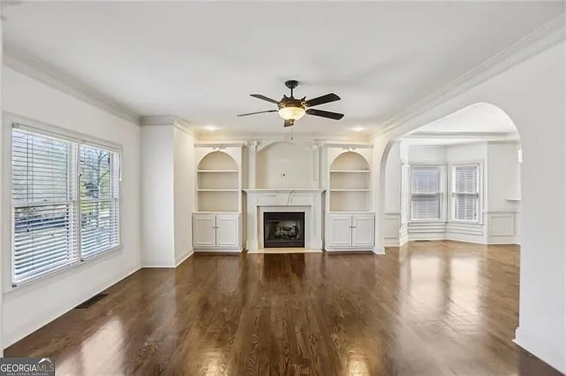 6 bed, 5.0 bath, 5687 sqft, $4,999 — Photo 3