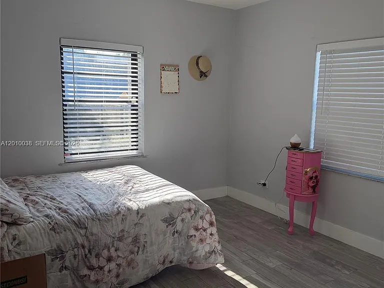 1140 Wren Ave — Photo 12
