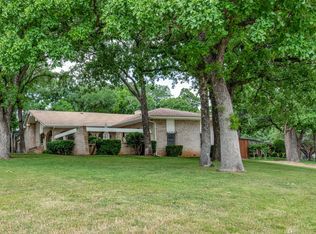 656 Springhill Dr, Hurst, TX 76054