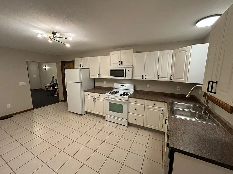 428 Cherry St — Photo 12