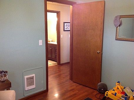 3rd image of 216 Vine St