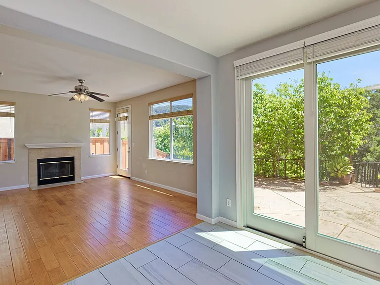 1012 Trailside Dr — Photo 11