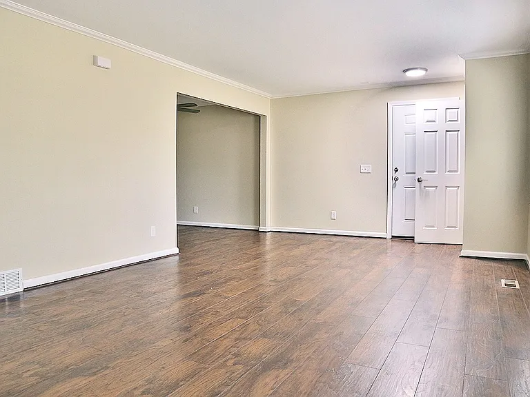 REMODELED Townhouse 1375