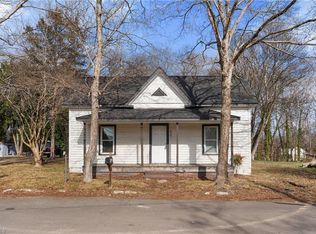 521 E 1st St, Lexington, NC 27292