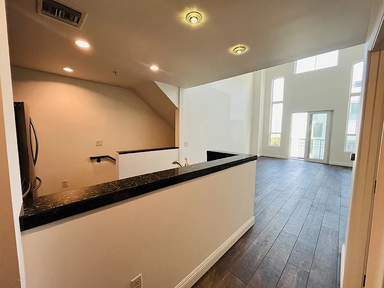 215 E McKinley St #402 — Photo 1