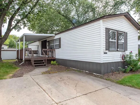 3285 Meadow Dr, Park City, IL 60085