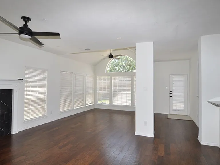 3724 Woodshadow Ln — Photo 8
