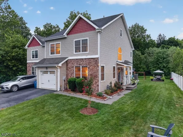 10 Riverside Dr, Clinton Town, NJ 08809