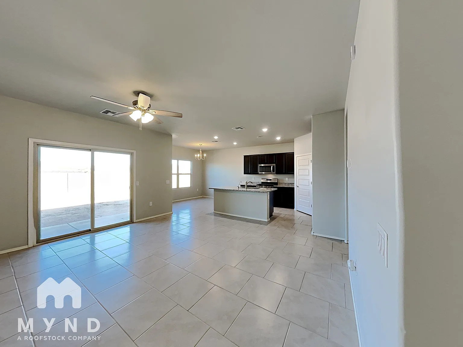 3 bed, 2.0 bath, 1583 sqft, $1,665 — Photo 2